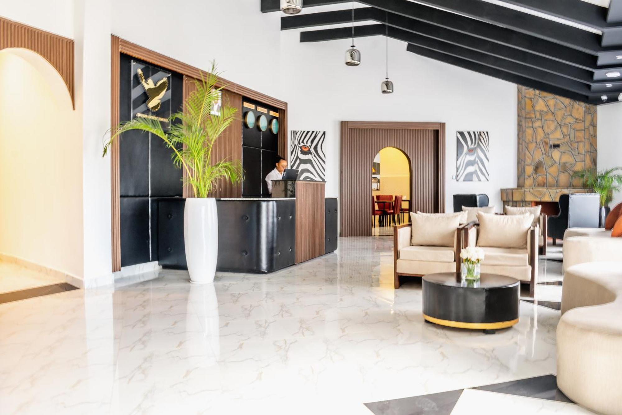 Avian Court Penthouse Aparthotel Naivasha Exterior photo