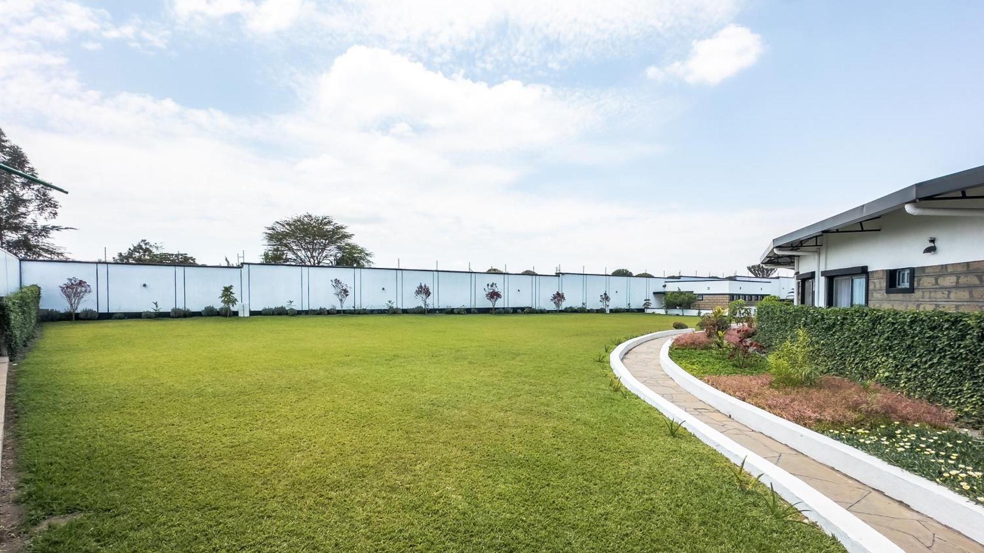 Avian Court Penthouse Aparthotel Naivasha Exterior photo